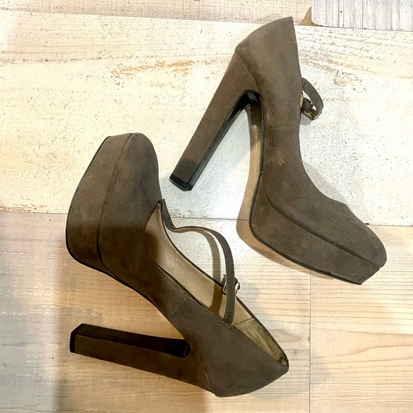 Grey Zara pump heels. In decent condition. Very comfortable - Picture 5 of 5